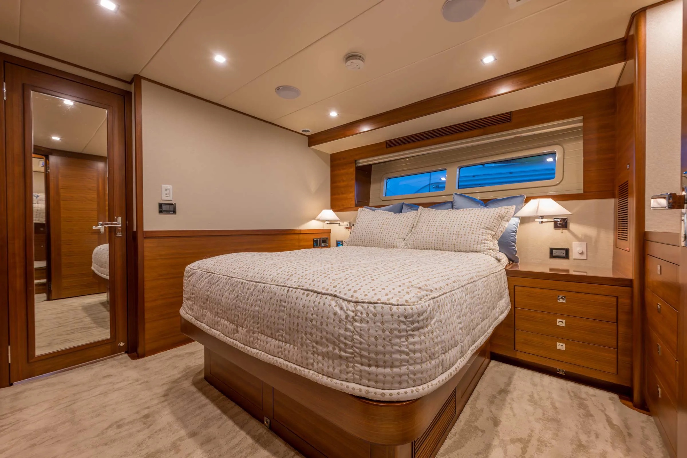 N625 Interior 01 12